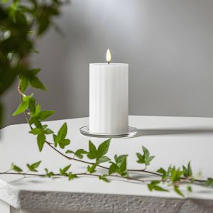 Star Trading, weiße LED Stumpenkerze - Flamme Stripe - mit geriffelter Oberfläche - warmweiß, Timerf Star Trading, weiße LED Stumpenkerze - Flamme Stripe - mit geriffelter Oberfläche - warmweiß, Timerf